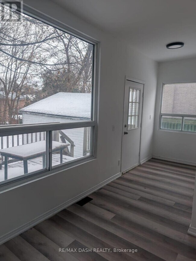 Building Photo - 547 Glencairn Ave