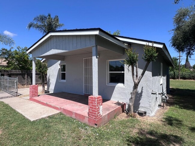 Foto del edificio - 230 W Pinedale Ave