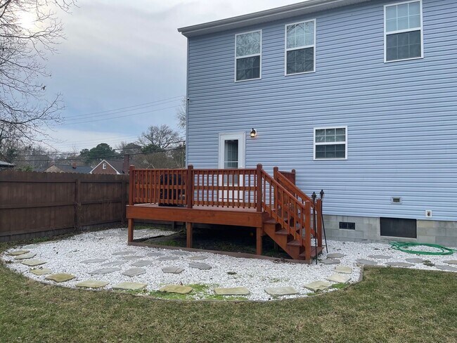 Foto del edificio - 4 BED/2.5 BA SF HOME