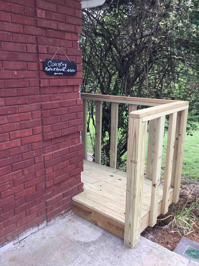 Foto del edificio - 176 Schools Dr