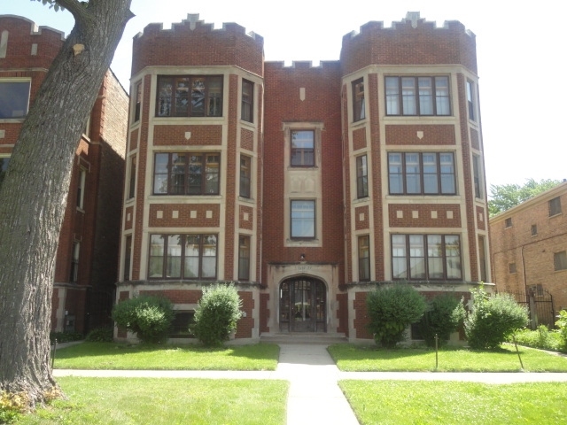 Foto principal - 8129-8131 S Michigan Ave