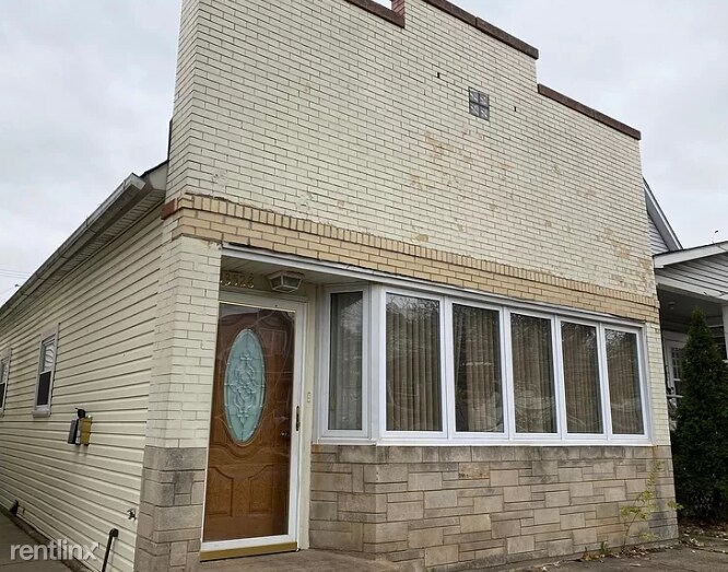 Foto principal - 2 br, 1 bath House - 13528 S Burley Ave