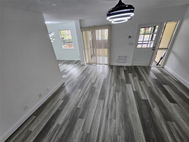 Foto del edificio - 6603 Winfield Blvd