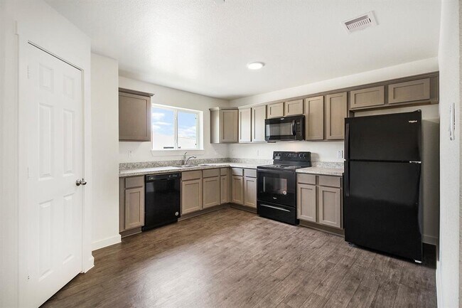 Foto del edificio - 12603 Telge Rd