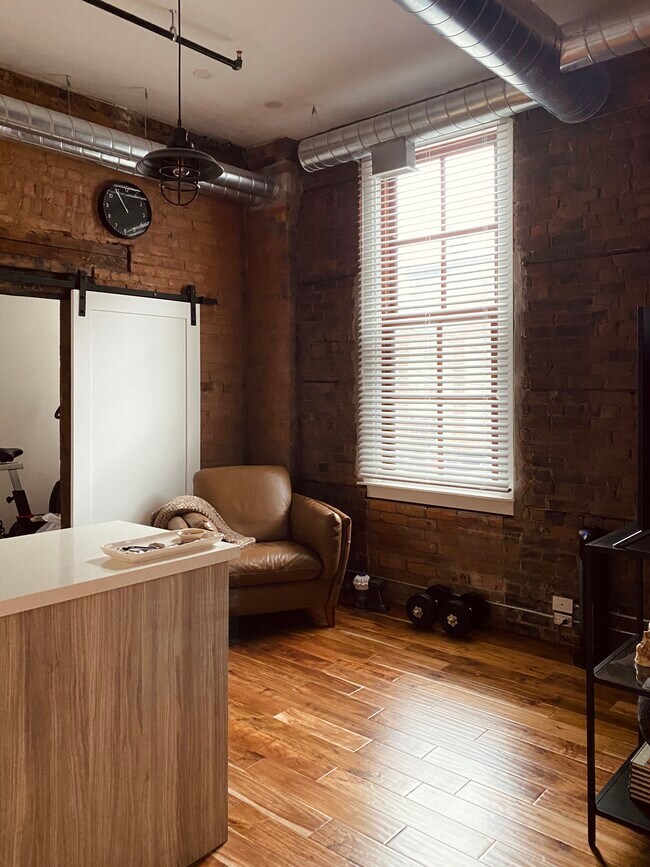 Photo du bâtiment - 85 King St E