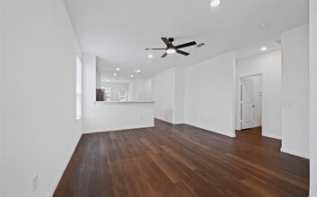 Building Photo - 25849 Hedgerow Dr