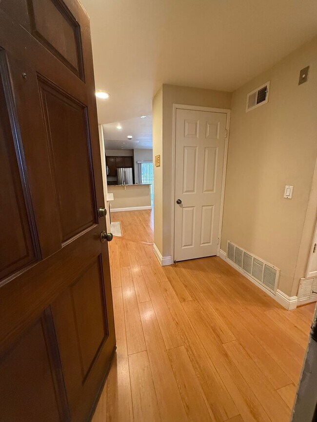 Foto del edificio - 1 Bed / 1 Bath Gem
