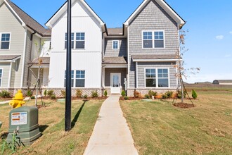 Building Photo - 247 Susan Lynn Dr