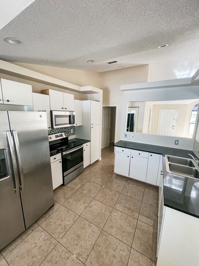 Photo - Gorgeous 3/2/2! Nice Neighborhood! Great Location! Apartment