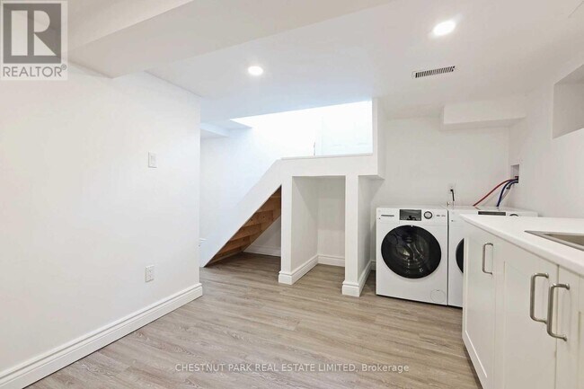 Photo du bâtiment - 15 Denison Rd W