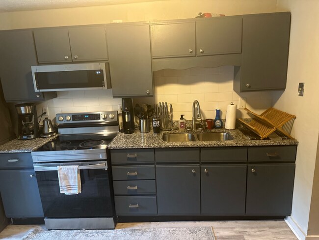 Building Photo - 108 Pool St