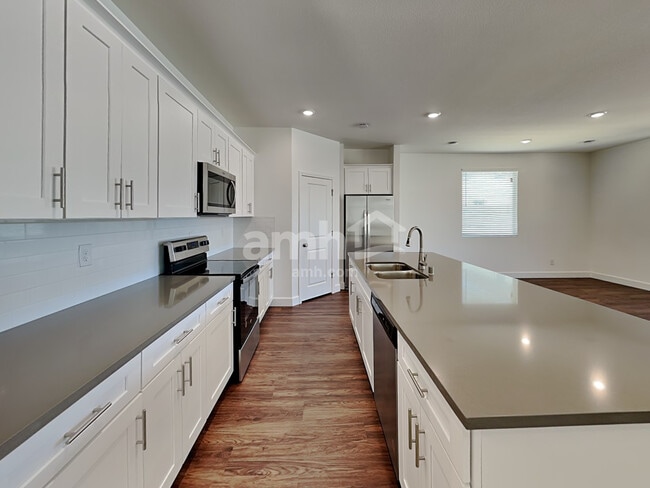 Building Photo - 10132 W Oleta Ave