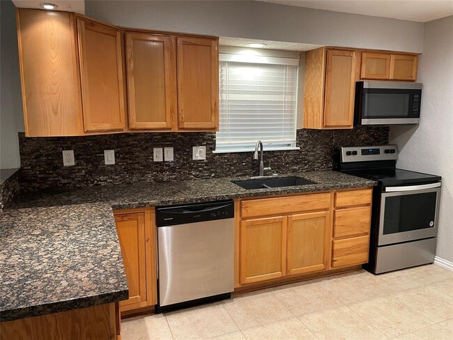 Building Photo - 6919 S Oak Bend Dr