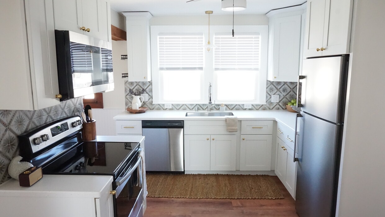 Primary Photo - 324 N 70th St