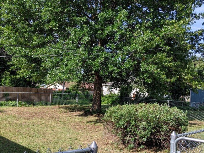 Foto del edificio - 230 S Burdick St