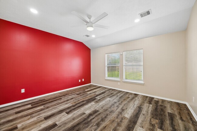 Building Photo - 20110 Saddle Ranch Dr