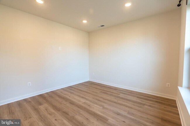 Building Photo - 17133 Hardisty Wy