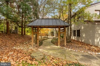 Building Photo - 1434 Kirby Rd