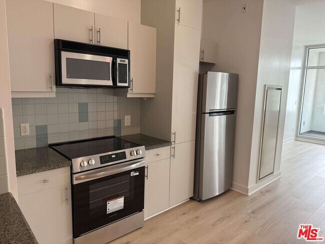 Foto del edificio - 3810 Wilshire Blvd