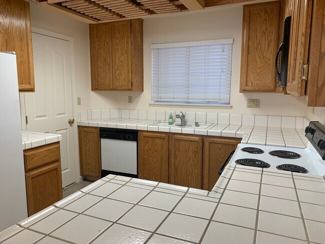 Foto del edificio - Spacious 3 bed/2.5 bath townhome in Danville