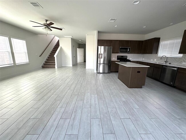Building Photo - 10309 Forest Grove Dr