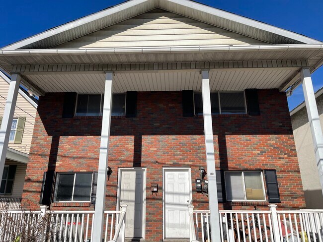 Building Photo - 1516 Cedar Ave