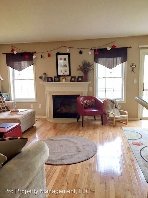 Foto del edificio - 2 br, 2.5 bath Apartment - 1607 Larson Drive