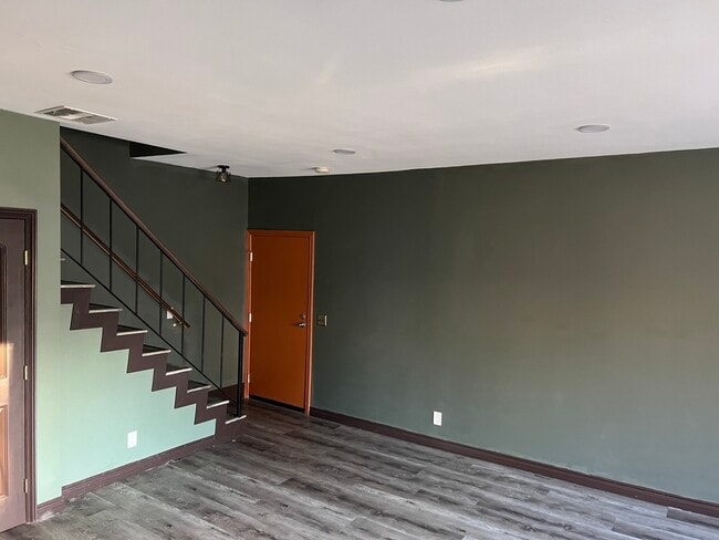 Building Photo - 7515 Winnetka Ave