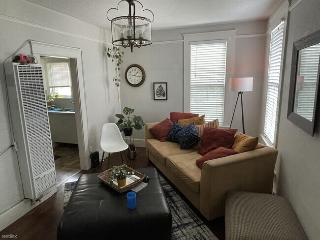 Foto del edificio - 1 br, 1 bath House - 3621 Fourth Avenue 3625