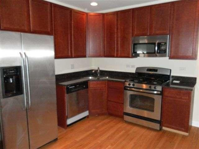 Primary Photo - 2852 W Rosemont Ave