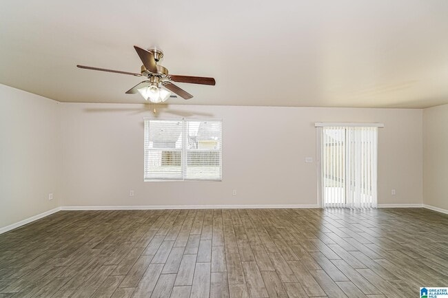 Building Photo - 855 Hawthorn Ln