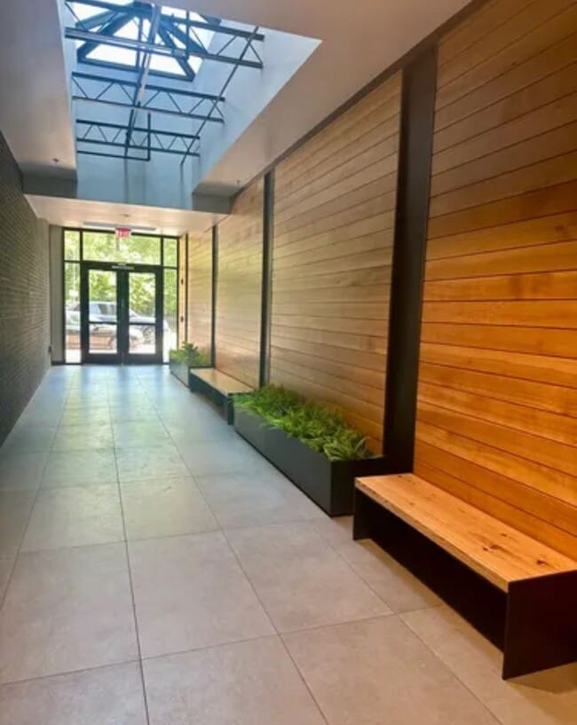 Building Photo - Upgraded 1 bedroom unit- Walking distance to campus!