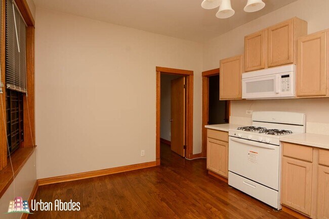 Building Photo - 953 N Hoyne Ave