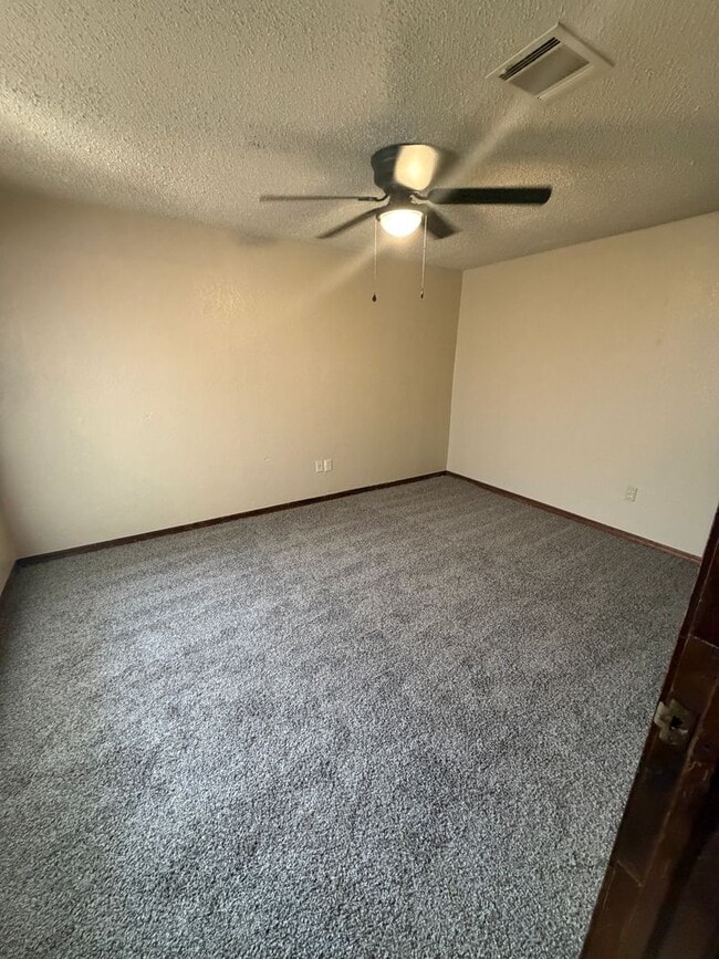 Building Photo - Charming 2 Bed, 2 Bath Home Near OCCC!