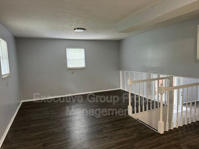 Foto del edificio - 1178 Lois Ln