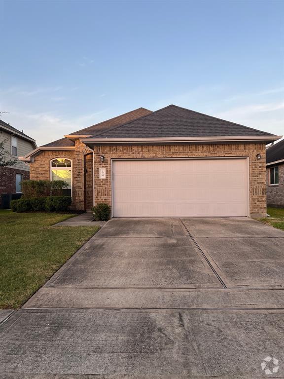 Building Photo - 1238 S Maple Dr