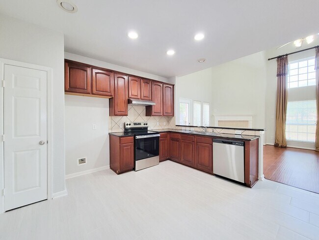 Foto del edificio - Gorgeous Large Floorplan with High Ceilings!