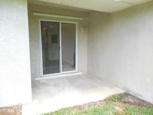 Patio - 4630 SE Summerland Plz