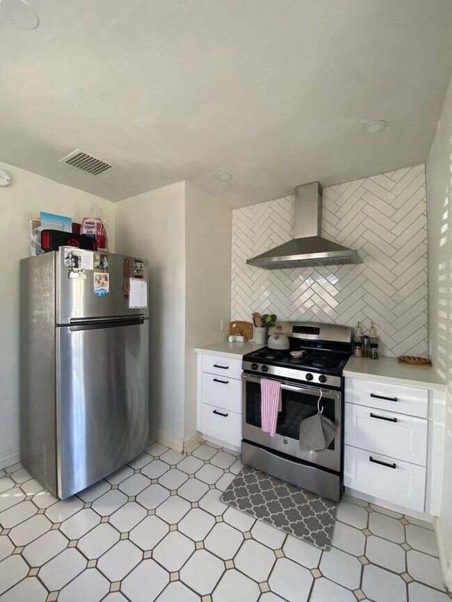 Foto del edificio - Gorgeous 3 bedroom 1 bath in Historic Coro...