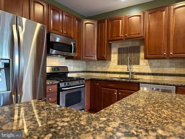 Building Photo - 16 Peppermint Dr
