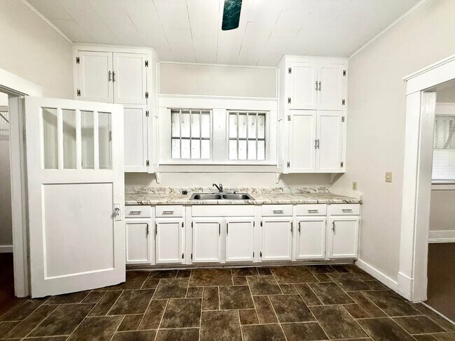 Foto del edificio - 1501 N Washington St