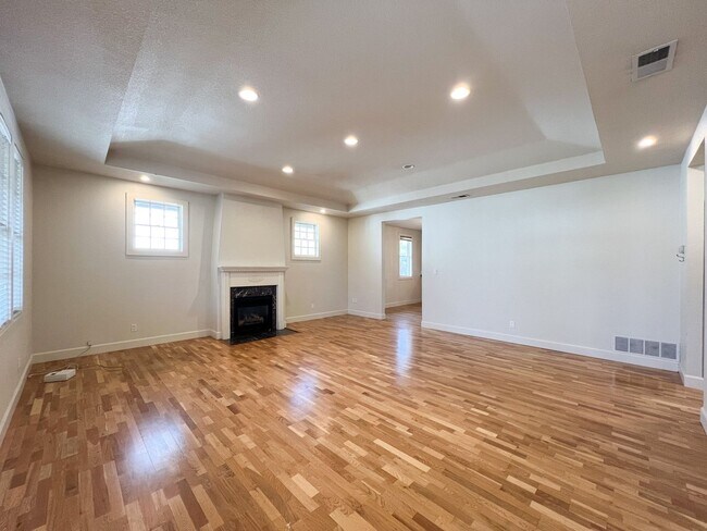 Building Photo - Custom Three Bedroom in Woodlake Neighborh...