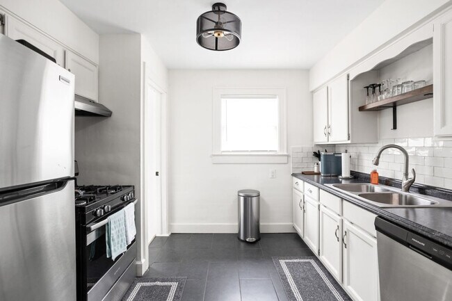 Building Photo - 6115 Ralston Ave