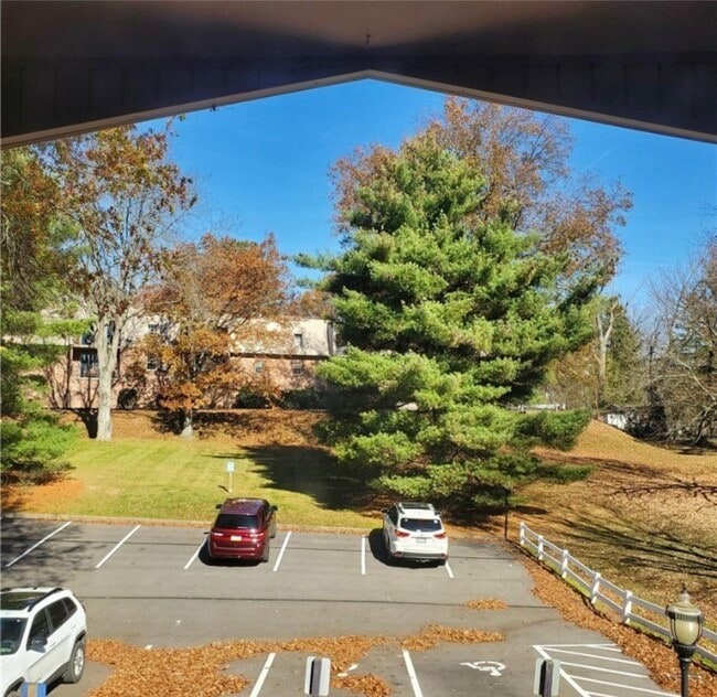 Building Photo - 595 Calais Dr