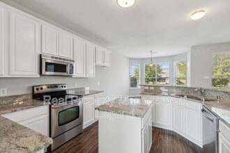 Building Photo - 5100 Brookside Dr