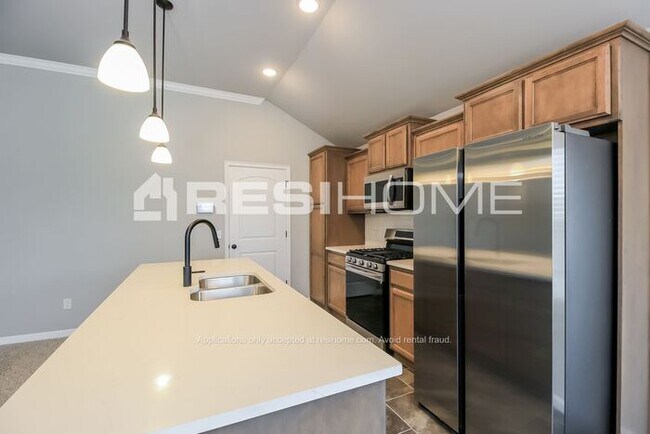 Building Photo - 2204 Norwood Dr