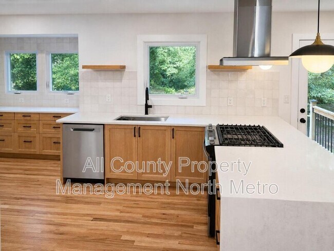 Foto del edificio - 4335 King Springs Rd SE