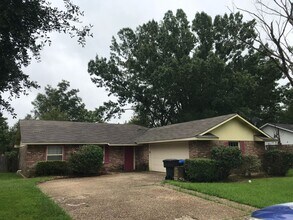 Building Photo - 11101 Parkside Dr