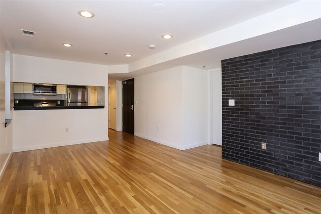 Foto del edificio - 1320 Bloomfield St
