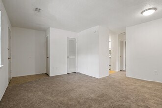 Building Photo - 715 Welcome Ave